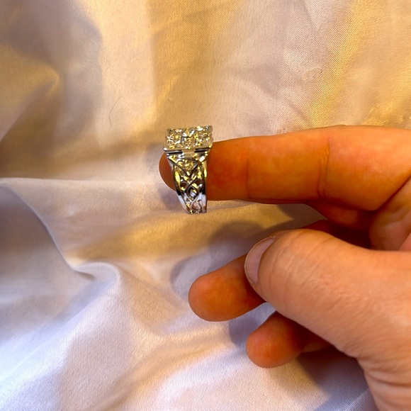 Men’s Ring Silver Color Jewels Secret Compartment Size 11 NEW - Picture 3 of 4